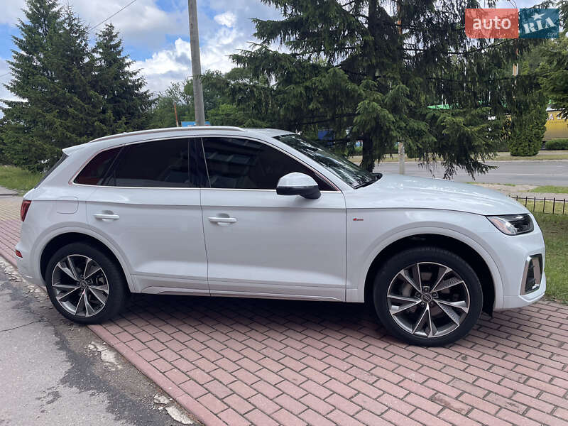 Внедорожник / Кроссовер Audi Q5 2021 в Киеве