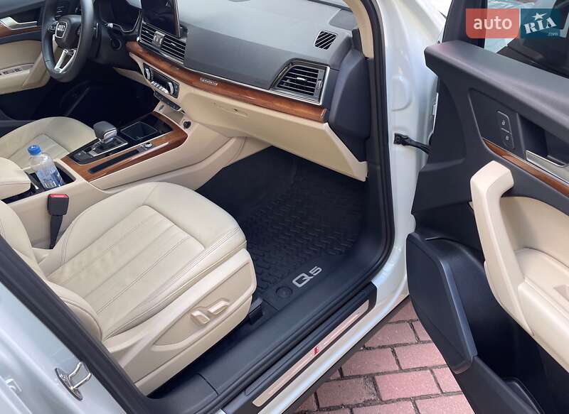 Внедорожник / Кроссовер Audi Q5 2021 в Киеве