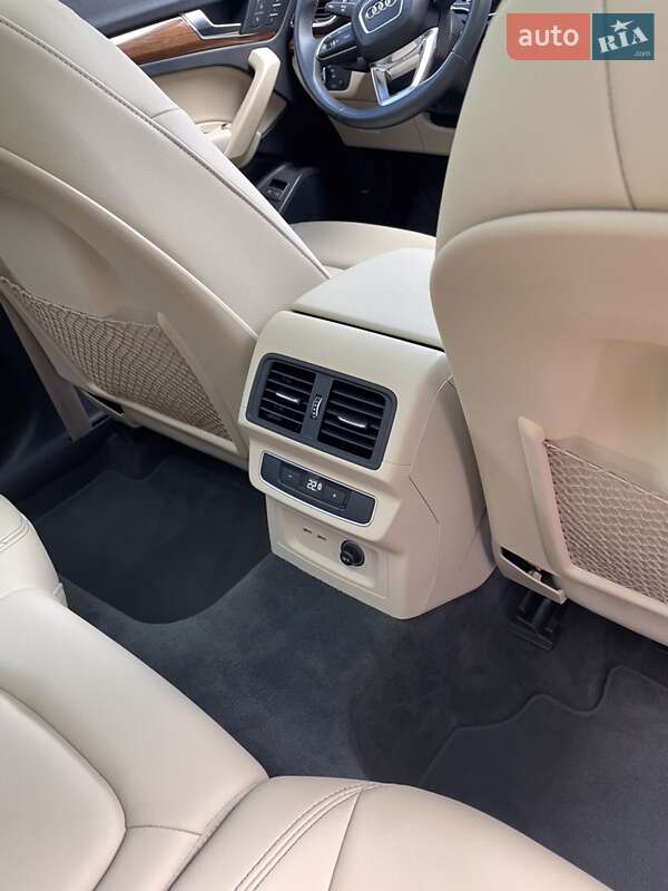 Внедорожник / Кроссовер Audi Q5 2021 в Киеве