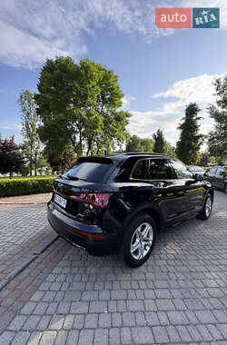 Внедорожник / Кроссовер Audi Q5 2017 в 