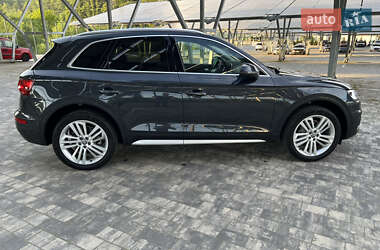 Внедорожник / Кроссовер Audi Q5 2018 в 