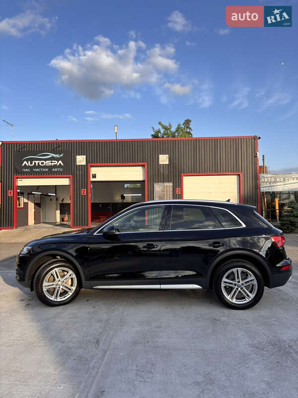 Внедорожник / Кроссовер Audi Q5 2017 в 