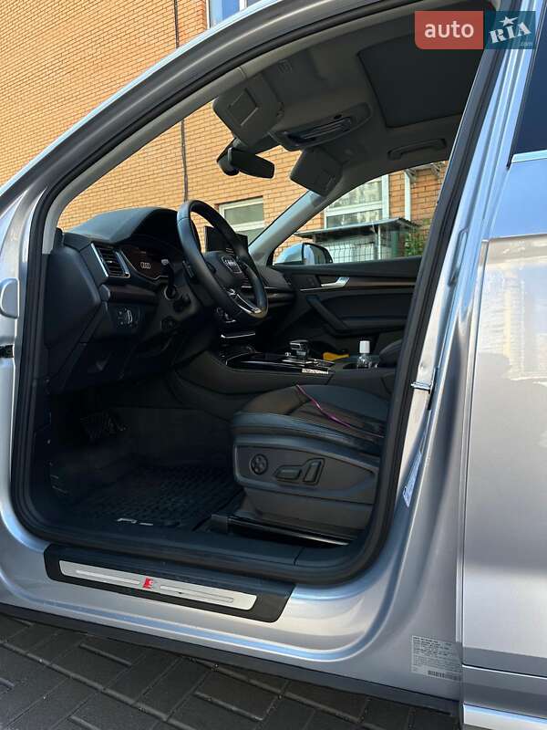 Внедорожник / Кроссовер Audi Q5 2022 в Киеве