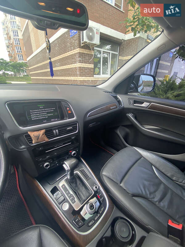 Внедорожник / Кроссовер Audi Q5 2015 в Черноморске