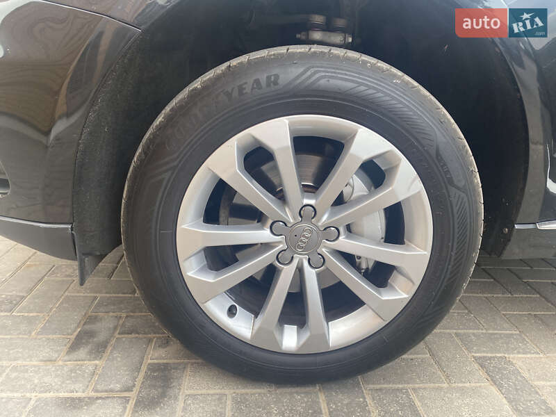 Внедорожник / Кроссовер Audi Q5 2015 в Черноморске