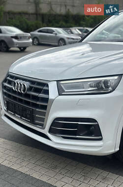 Внедорожник / Кроссовер Audi Q5 2017 в 