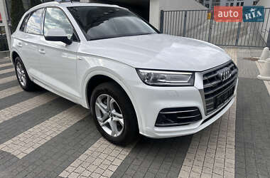 Внедорожник / Кроссовер Audi Q5 2017 в 