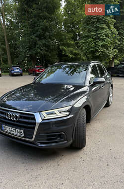 Внедорожник / Кроссовер Audi Q5 2017 в 
