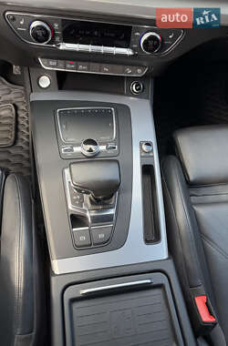 Внедорожник / Кроссовер Audi Q5 2017 в 