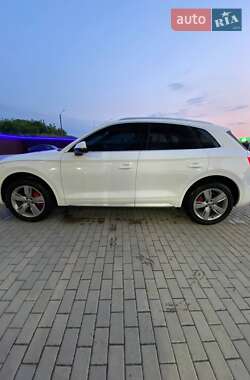 Внедорожник / Кроссовер Audi Q5 2017 в 