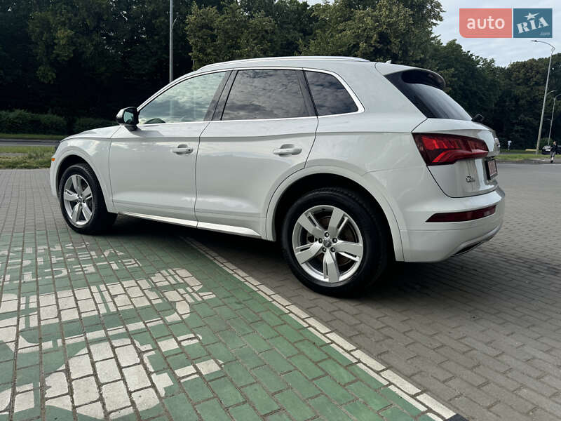 Позашляховик / Кросовер Audi Q5 2019 в Львові