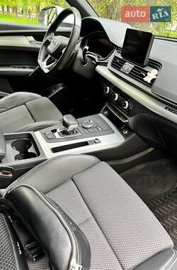 Позашляховик / Кросовер Audi Q5 2019 в 