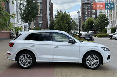 Внедорожник / Кроссовер Audi Q5 2017 в 