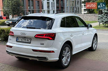 Внедорожник / Кроссовер Audi Q5 2017 в 