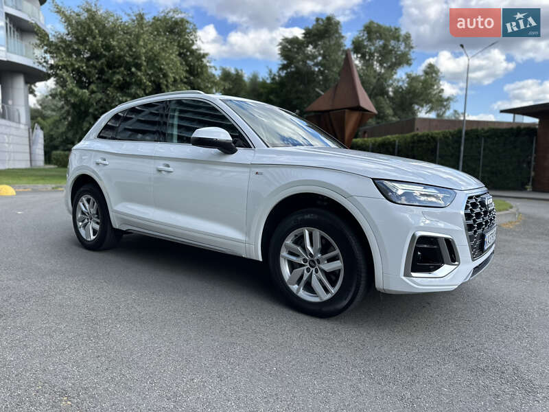 Внедорожник / Кроссовер Audi Q5 2021 в Киеве