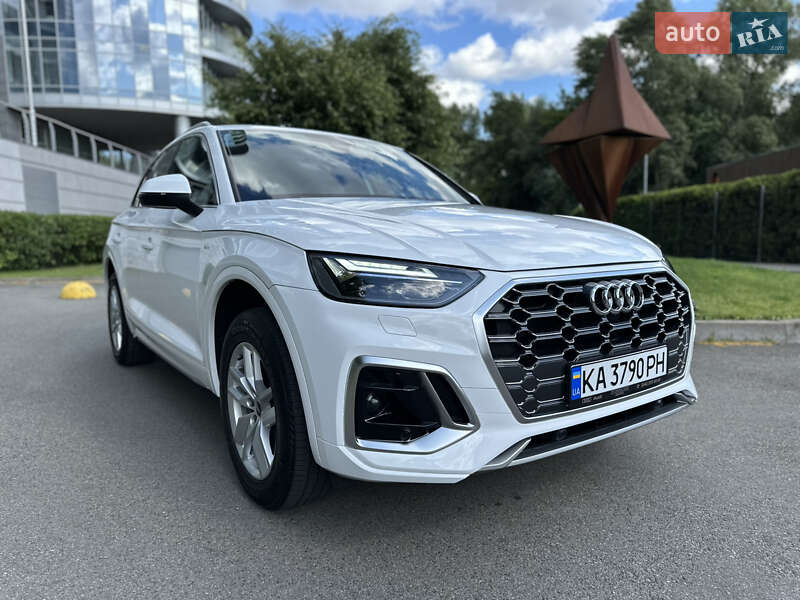 Внедорожник / Кроссовер Audi Q5 2021 в Киеве