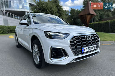 Внедорожник / Кроссовер Audi Q5 2021 в 
