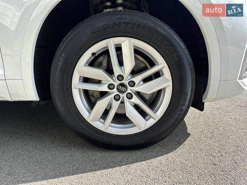 Внедорожник / Кроссовер Audi Q5 2021 в Киеве