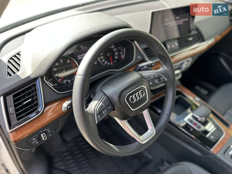 Внедорожник / Кроссовер Audi Q5 2021 в Киеве