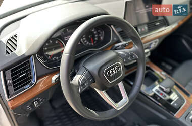 Внедорожник / Кроссовер Audi Q5 2021 в 