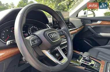 Внедорожник / Кроссовер Audi Q5 2021 в 