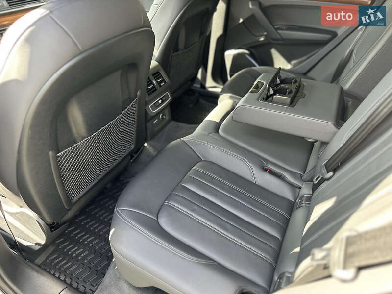 Внедорожник / Кроссовер Audi Q5 2021 в Киеве