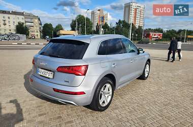 Внедорожник / Кроссовер Audi Q5 2017 в 