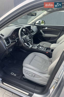 Внедорожник / Кроссовер Audi Q5 2018 в 