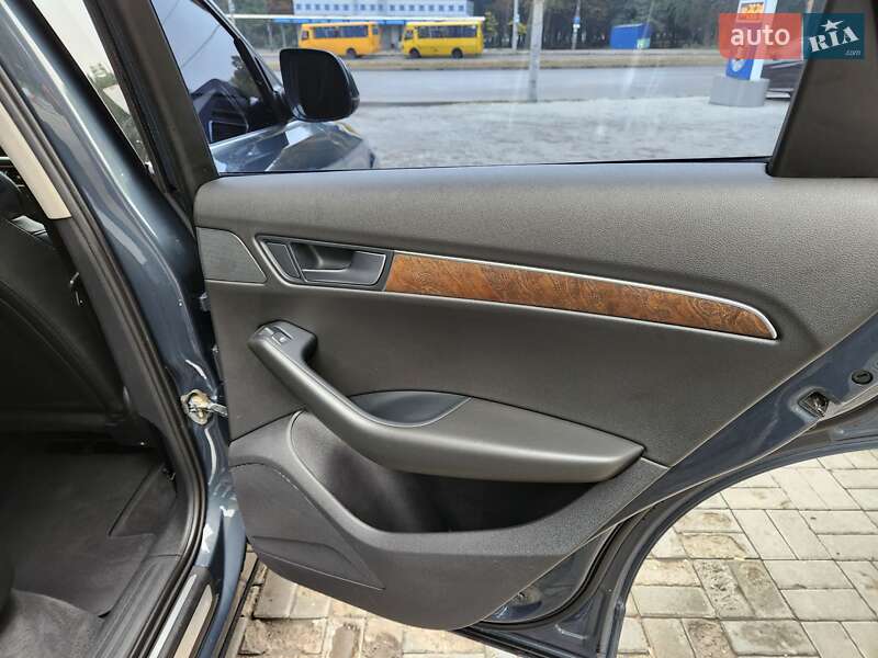 Позашляховик / Кросовер Audi Q5 2010 в Дніпрі