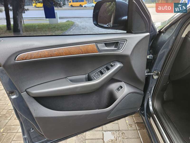 Позашляховик / Кросовер Audi Q5 2010 в Дніпрі