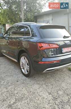 Внедорожник / Кроссовер Audi Q5 2018 в 