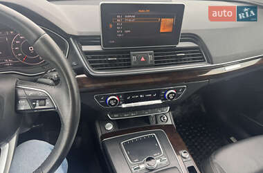 Внедорожник / Кроссовер Audi Q5 2018 в 