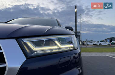 Внедорожник / Кроссовер Audi Q5 2017 в 