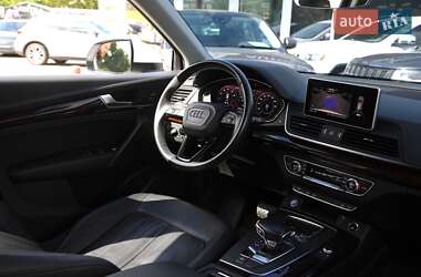 Внедорожник / Кроссовер Audi Q5 2018 в 