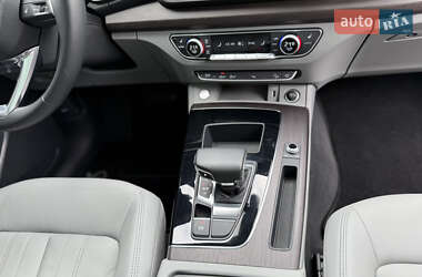 Внедорожник / Кроссовер Audi Q5 2022 в 