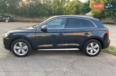 Позашляховик / Кросовер Audi Q5 2018 в 