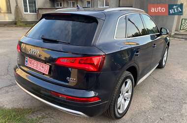 Позашляховик / Кросовер Audi Q5 2018 в 