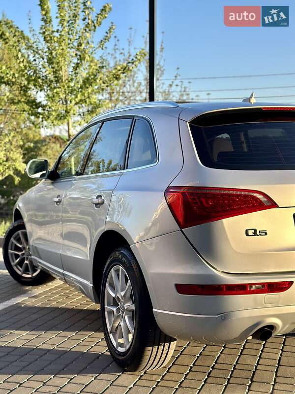 Внедорожник / Кроссовер Audi Q5 2010 в Виннице