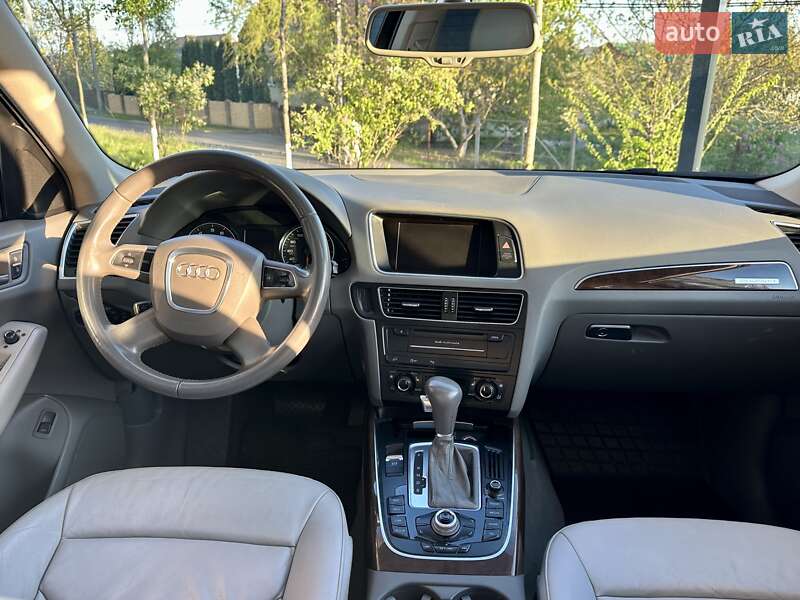 Внедорожник / Кроссовер Audi Q5 2010 в Виннице