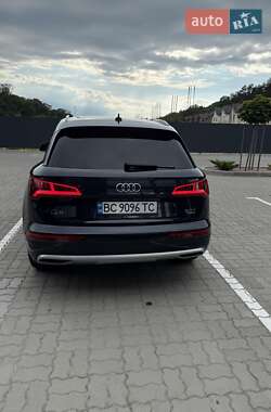 Внедорожник / Кроссовер Audi Q5 2018 в 