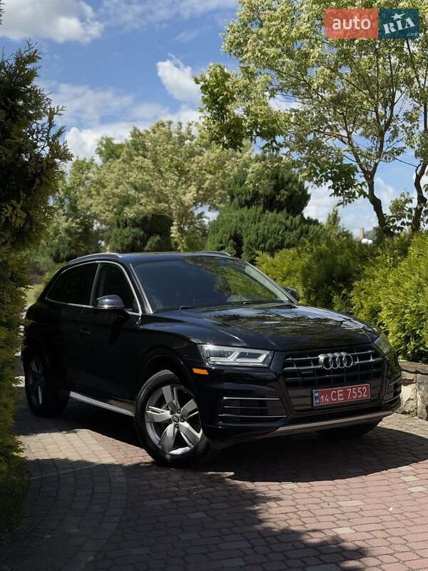 Внедорожник / Кроссовер Audi Q5 2018 в 