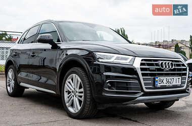 Внедорожник / Кроссовер Audi Q5 2018 в 