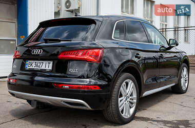 Внедорожник / Кроссовер Audi Q5 2018 в 