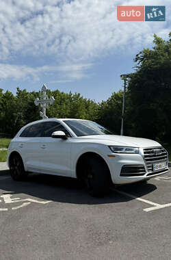 Внедорожник / Кроссовер Audi Q5 2017 в 