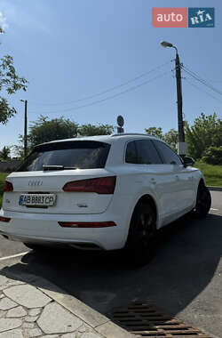 Внедорожник / Кроссовер Audi Q5 2017 в 