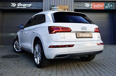 Внедорожник / Кроссовер Audi Q5 2018 в 