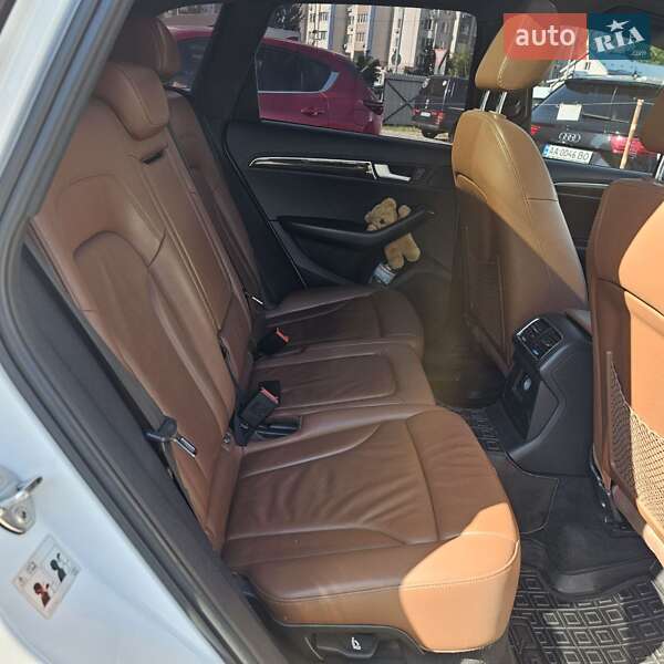 Внедорожник / Кроссовер Audi Q5 2010 в Киеве