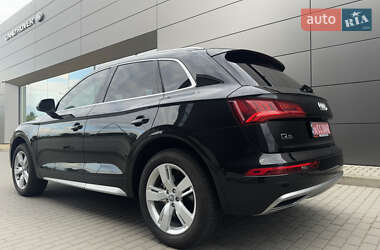 Внедорожник / Кроссовер Audi Q5 2018 в 