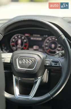 Внедорожник / Кроссовер Audi Q5 2018 в 