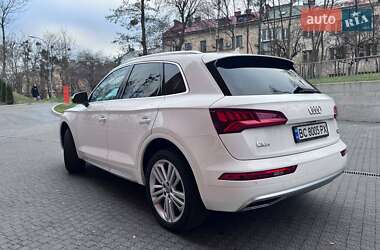 Внедорожник / Кроссовер Audi Q5 2018 в 